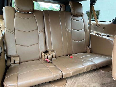 Used 2017 Cadillac Escalade ESV Platinum image 23