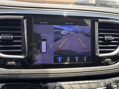 Used 2017 Chrysler Pacifica Limited FWD image 23