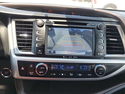 Used 2017 Toyota Highlander Limited AWD/4WD image 8