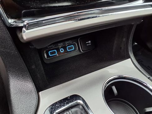 Used 2020 Jeep Grand Cherokee Limited image 9