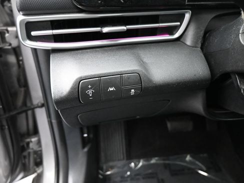 Used 2022 Hyundai Elantra Limited FWD image 13