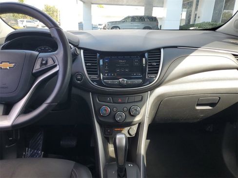 Used 2018 Chevrolet Trax LT w/ LT Convenience Package image 18