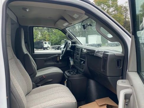 New 2025 Chevrolet Express 3500 w/ Power Convenience Package image 27