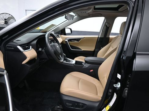 Used 2025 Toyota RAV4 XLE Premium FWD image 10
