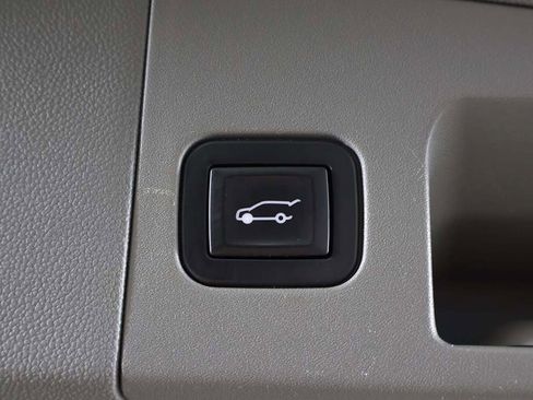 Used 2018 Cadillac XT5 Luxury w/ Driver Awareness Package image 23