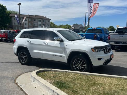 Used 2018 Jeep Grand Cherokee Limited AWD/4WD image 5