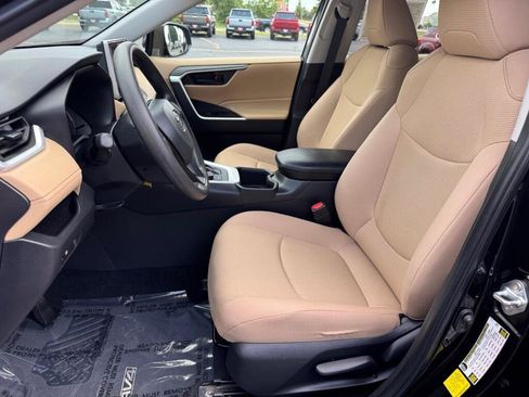 Certified 2025 Toyota RAV4 LE AWD/4WD image 5