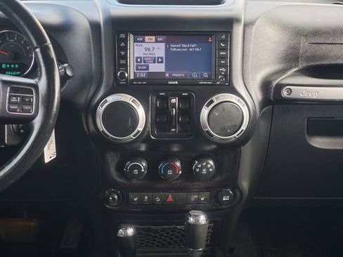 Used 2015 Jeep Wrangler Unlimited Rubicon w/ Connectivity Group image 27