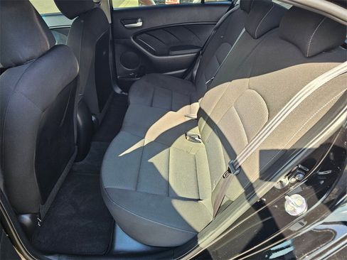 Used 2017 Kia Forte LX image 10