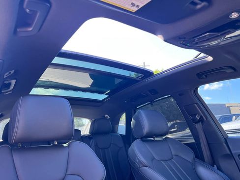 Used 2024 Audi SQ5 Prestige image 11