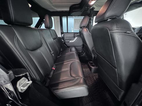 Used 2015 Jeep Wrangler Unlimited Rubicon AWD/4WD image 33