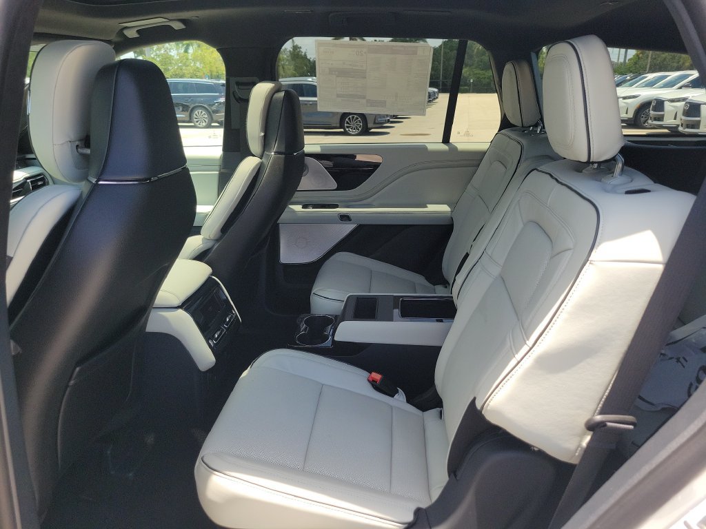 New 2026 Lincoln Aviator Black Label w/ Black Label Special Edition AWD/4WD image 13