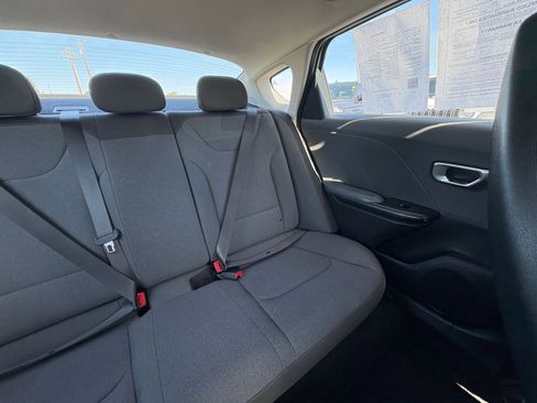 Used 2025 Kia K4 LXS image 37