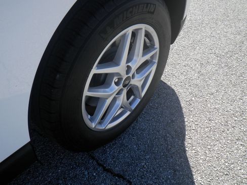 Certified 2024 Ford Edge SEL image 11