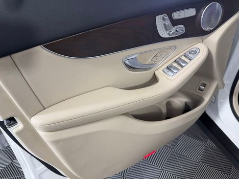 Used 2019 Mercedes-Benz GLC 300 4MATIC image 23