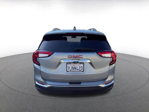 Used 2024 GMC Terrain SLT image 12