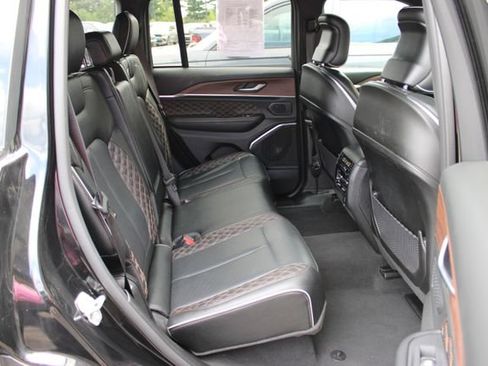Used 2025 Jeep Grand Cherokee Summit w/ Obsidian Package AWD/4WD image 44