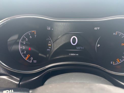 Used 2018 Jeep Grand Cherokee Altitude RWD image 14