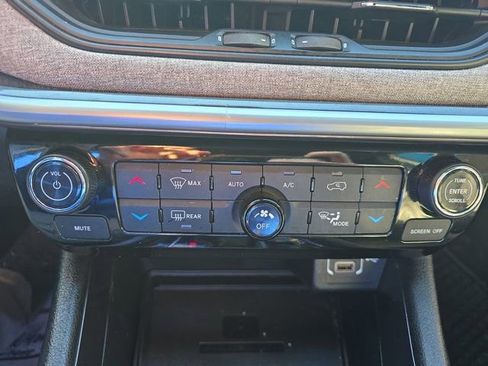 Used 2023 Jeep Compass Latitude AWD/4WD image 30