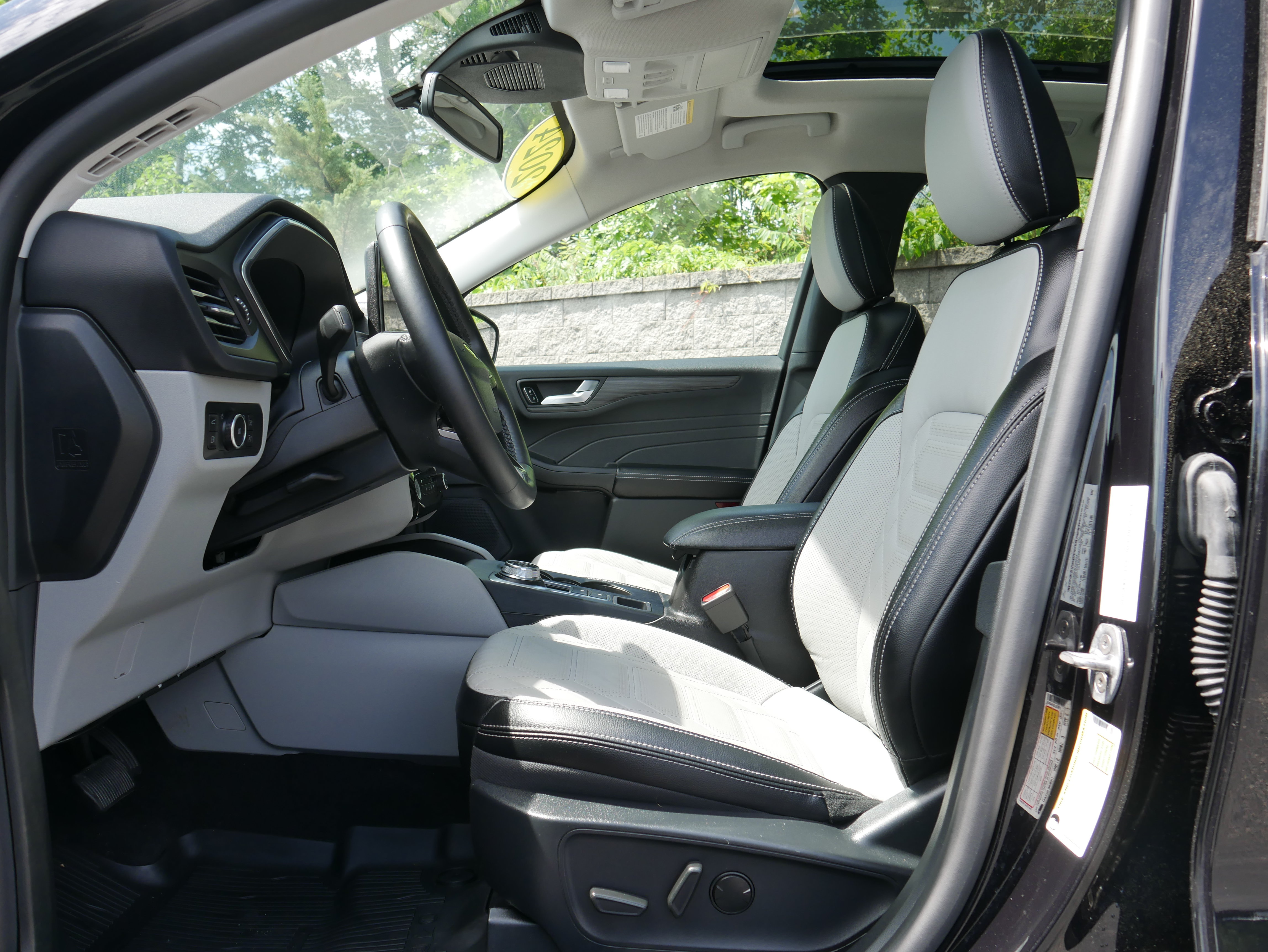 Used 2024 Ford Escape Platinum w/ Premium Technology Package AWD/4WD image 12
