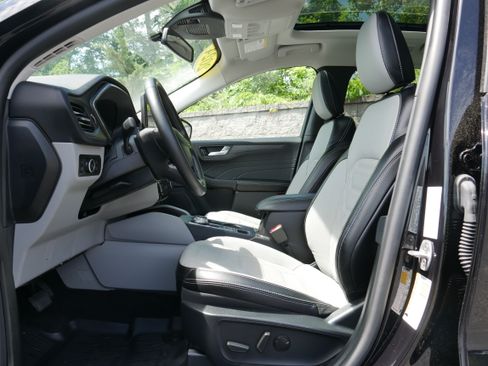 Used 2024 Ford Escape Platinum w/ Premium Technology Package AWD/4WD image 12