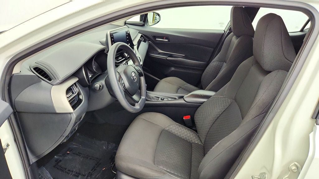 Used 2020 Toyota C-HR LE FWD image 18