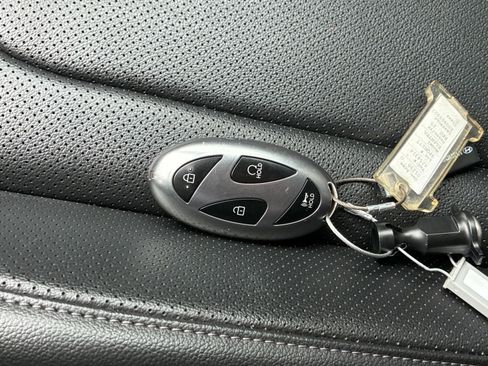 Used 2025 Hyundai Elantra Limited image 22