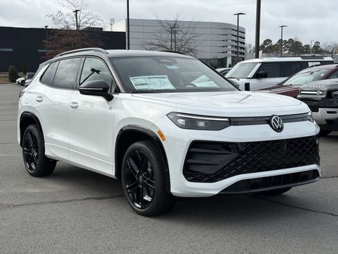 New 2026 Volkswagen Tiguan SE R-Line image 7