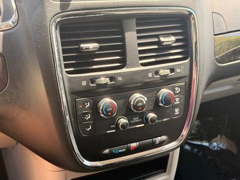 Used 2017 Dodge Grand Caravan SE w/ Power Window Group FWD image 31
