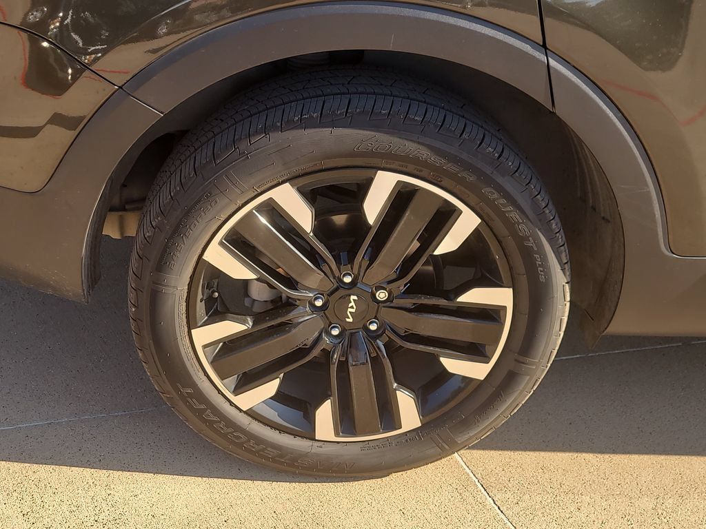 Used 2023 Kia Telluride SX FWD image 6
