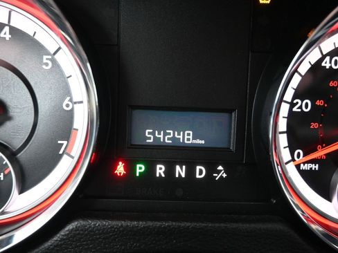 Used 2018 Dodge Grand Caravan SE w/ UConnect Hands-Free Group image 13