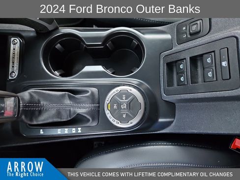 Used 2024 Ford Bronco Outer Banks AWD/4WD image 28