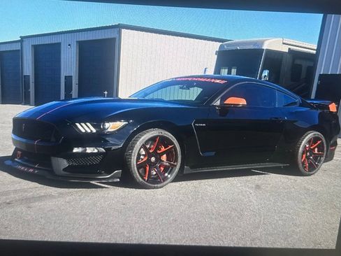 Used 2017 Ford Mustang Shelby GT350R w/ GT350R Equipment Group 920A RWD image 2