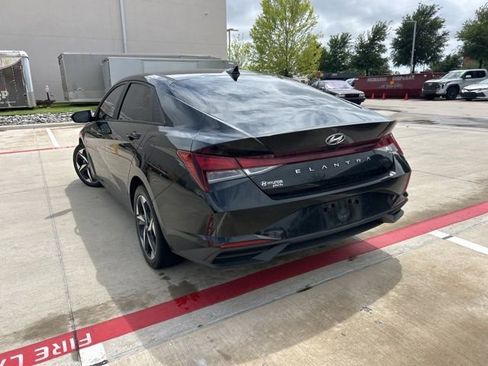Used 2023 Hyundai Elantra SEL w/ Convenience Package FWD image 4
