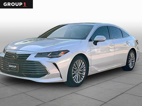 Used 2019 Toyota Avalon Limited FWD image 1