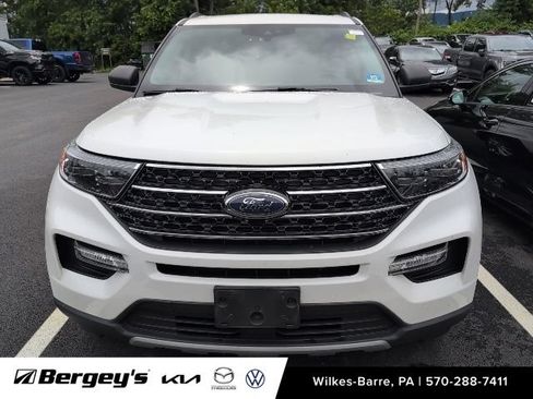 Used 2021 Ford Explorer XLT w/ Equipment Group 202A AWD/4WD image 9