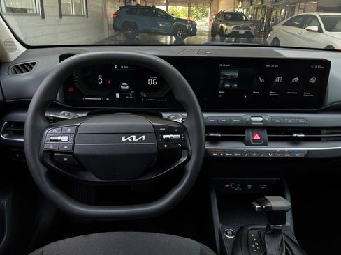 Used 2025 Kia K4 FWD image 13