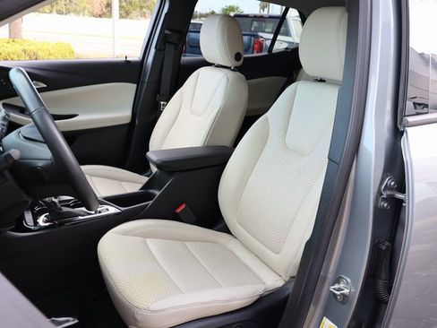 Certified 2023 Buick Encore GX Essence w/ Experience Buick Package image 11