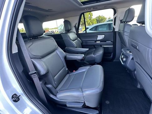 Used 2025 Ford Expedition Active AWD/4WD image 15