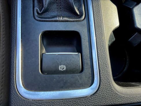 Used 2017 Ford Escape Titanium image 32