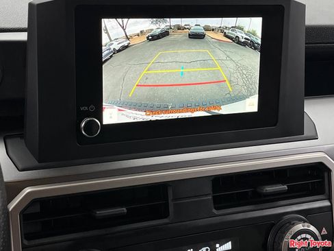 Certified 2025 Toyota 4Runner SR5 AWD/4WD image 29