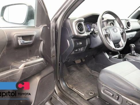 Certified 2020 Toyota Tacoma TRD Off-Road AWD/4WD image 9