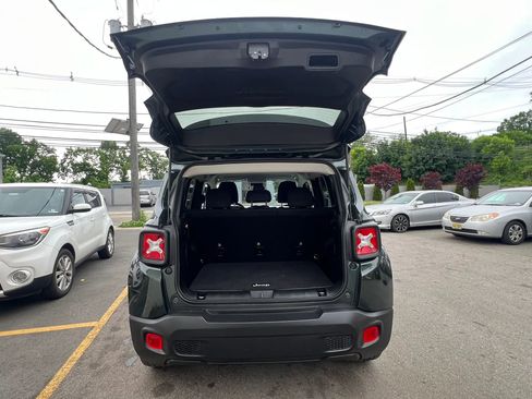 Used 2021 Jeep Renegade Sport FWD image 9
