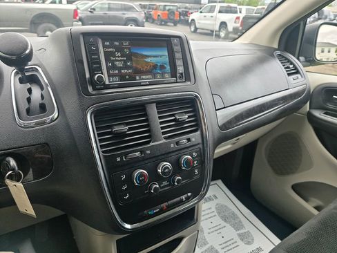 Used 2016 Dodge Grand Caravan SE w/ Quick Order Package 29E SE FWD image 18