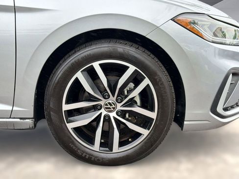 Used 2025 Volkswagen Jetta SE FWD image 12