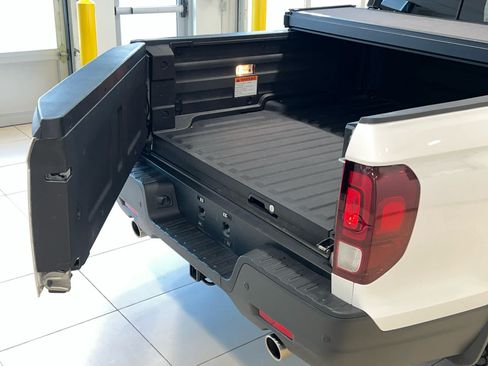 Used 2025 Honda Ridgeline TrailSport image 12