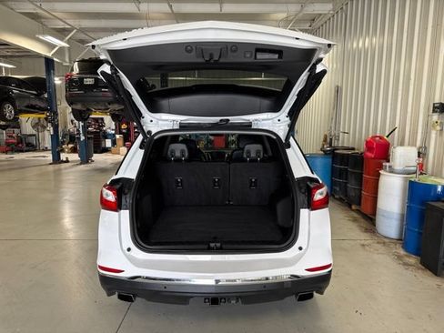 Used 2019 Chevrolet Equinox Premier w/ LPO, Cargo Package FWD image 11