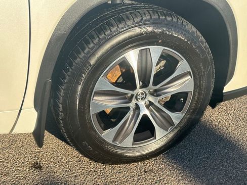 Used 2021 Toyota Highlander XLE image 48