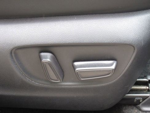 Used 2024 Toyota Highlander XLE AWD/4WD image 21