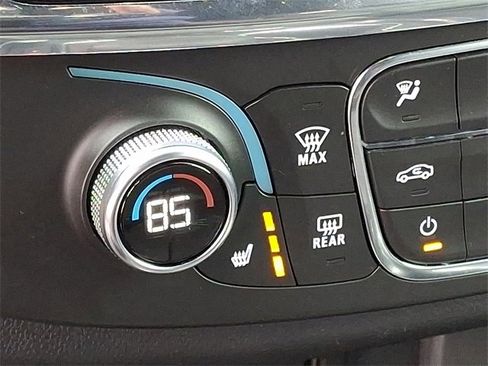 Used 2023 Chevrolet Traverse LT image 21